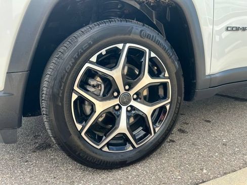 Certified 2025 Jeep Compass Limited AWD/4WD image 9