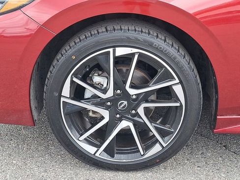 Used 2025 Nissan Sentra SR w/ SR Premium Package image 8