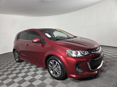 Used 2018 Chevrolet Sonic LT w/ Convenience Package FWD image 4
