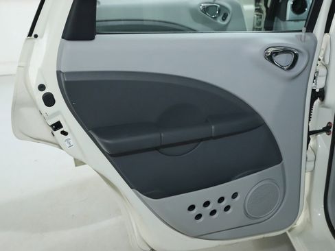 Used 2007 Chrysler PT Cruiser image 24