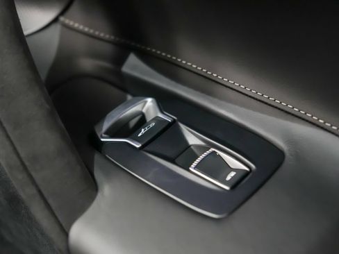 Used 2026 McLaren 750S Spider RWD image 16