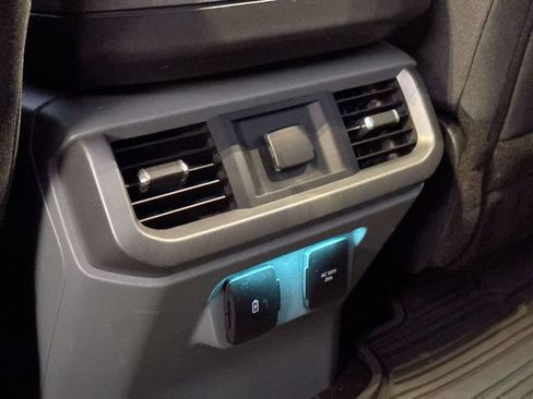 Used 2022 Ford F150 Lightning XLT image 19