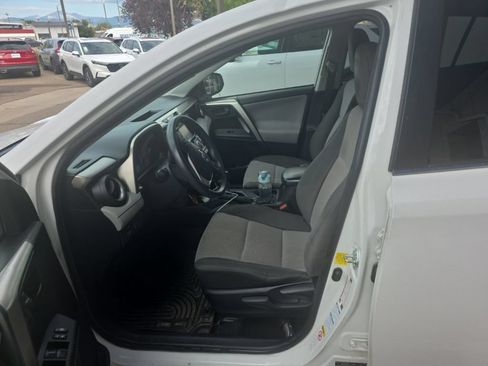 Used 2014 Toyota RAV4 LE AWD/4WD image 7