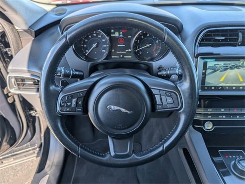 Used 2020 Jaguar F-PACE Premium image 13