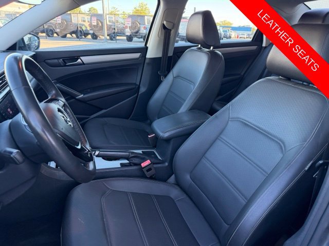 Used 2022 Volkswagen Passat 2.0T SE FWD image 7