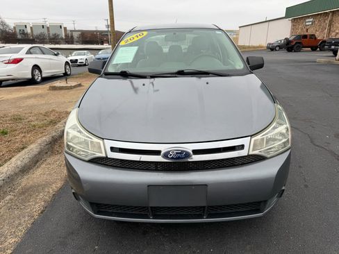 Used 2010 Ford Focus SE image 2