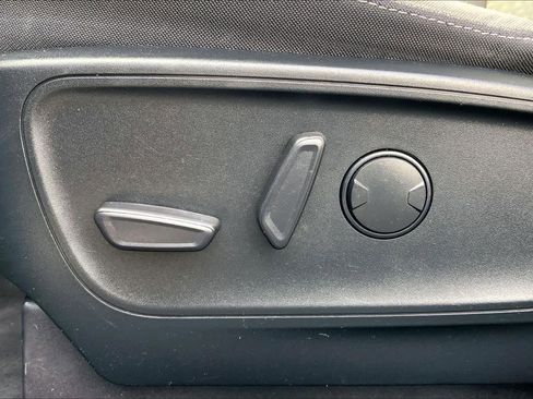 Used 2020 Ford Escape SE image 33