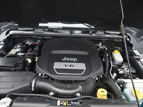 Used 2018 Jeep Wrangler Sahara w/ Connectivity Group image 20