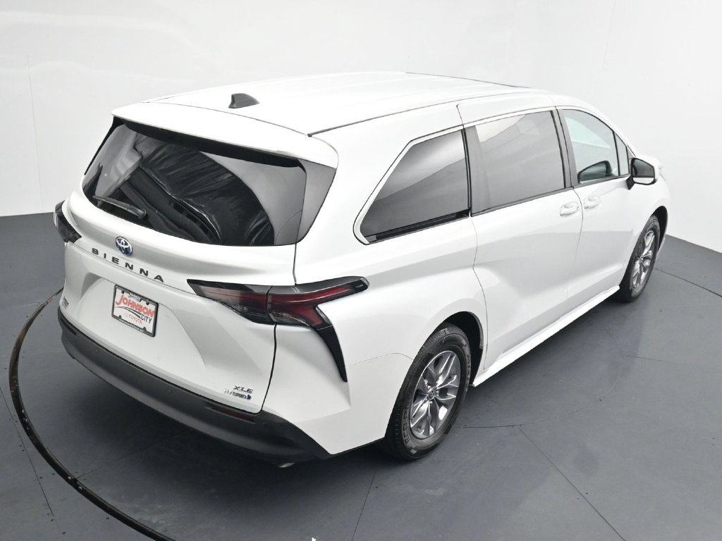 Used 2024 Toyota Sienna XLE FWD image 29