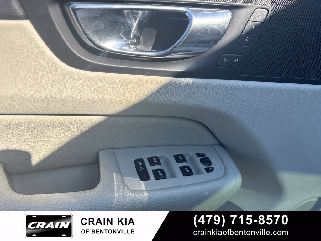 Used 2018 Volvo XC60 T5 Inscription w/ Convenience Package AWD/4WD image 10