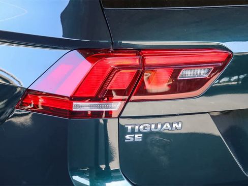 Used 2019 Volkswagen Tiguan SE w/ Panoramic Sunroof Package image 9