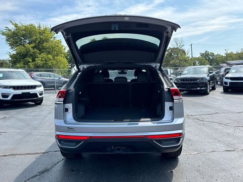 Used 2024 Volkswagen Atlas Cross Sport SE w/ Panoramic Sunroof Package image 19