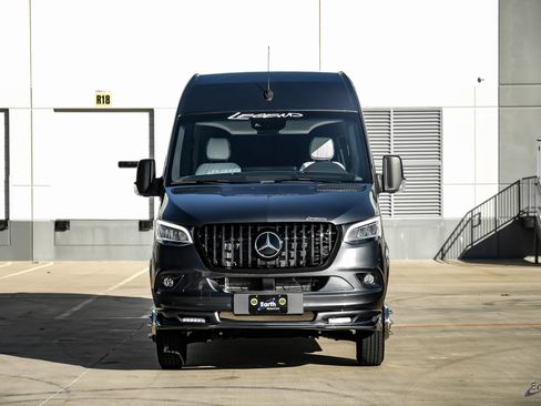 Used 2023 Mercedes-Benz Sprinter 3500 image 22