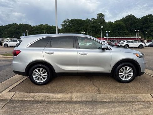 Used 2020 Kia Sorento FWD V6 image 4