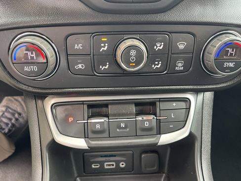 Used 2022 GMC Terrain SLT AWD/4WD image 23