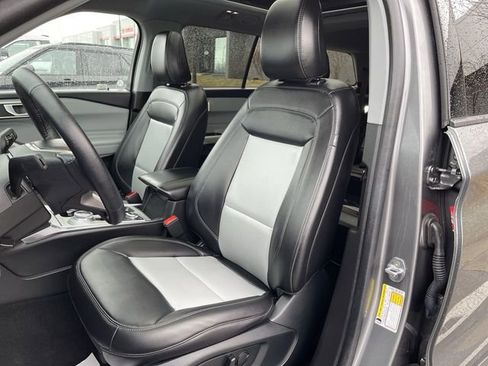 Used 2023 Ford Explorer XLT w/ Equipment Group 202A image 15
