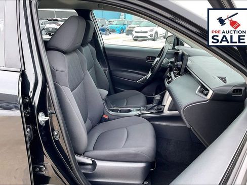 Used 2025 Toyota Corolla Cross LE image 7
