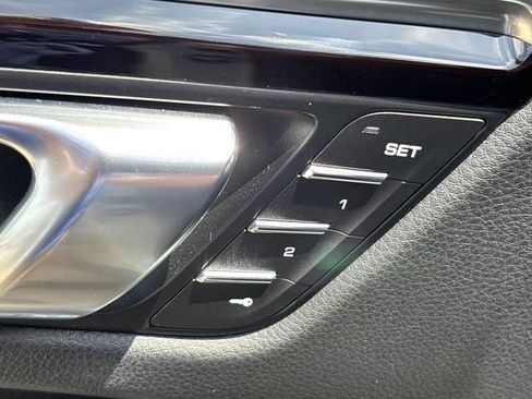 Used 2022 Porsche Macan AWD/4WD image 22