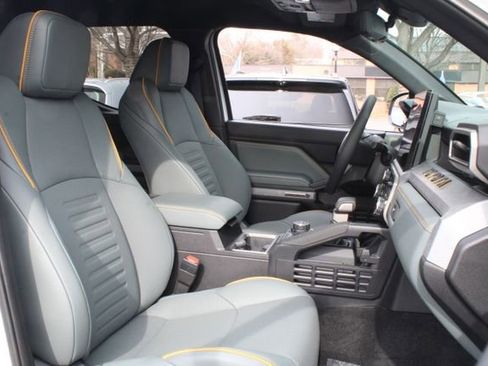 Used 2025 Toyota Tacoma Trailhunter image 31