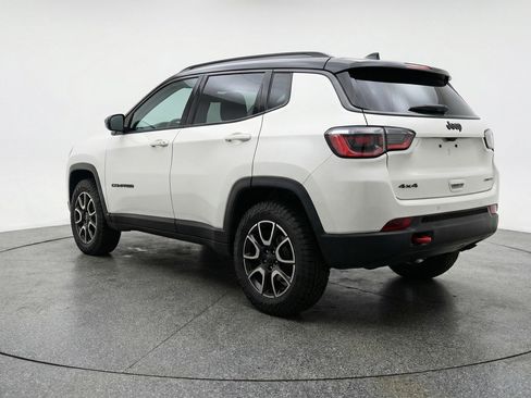 Used 2025 Jeep Compass Trailhawk image 6