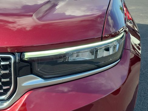 Used 2025 Jeep Grand Cherokee Summit image 9