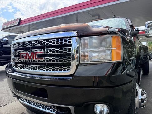 Used 2013 GMC Sierra 3500 Denali AWD/4WD image 17
