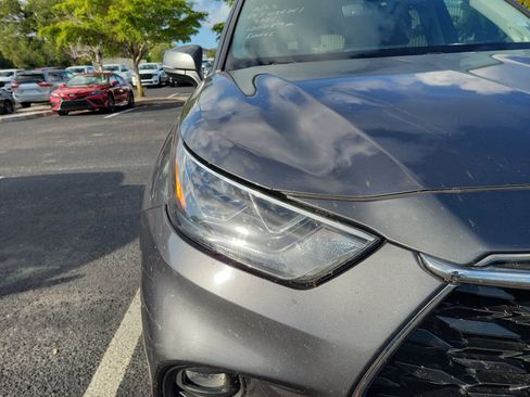 Used 2021 Toyota Highlander Limited FWD image 7