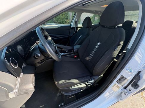 Used 2025 Hyundai Elantra SEL image 37