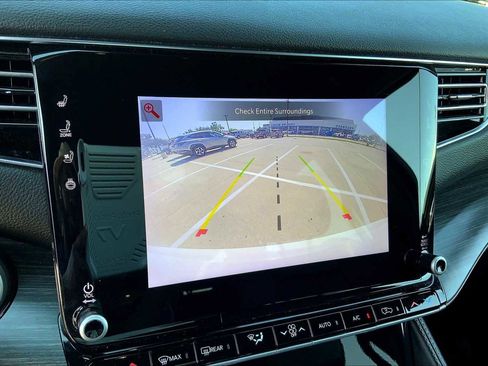 Used 2023 Jeep Wagoneer L Series III w/ Preferred Equipment Group image 27