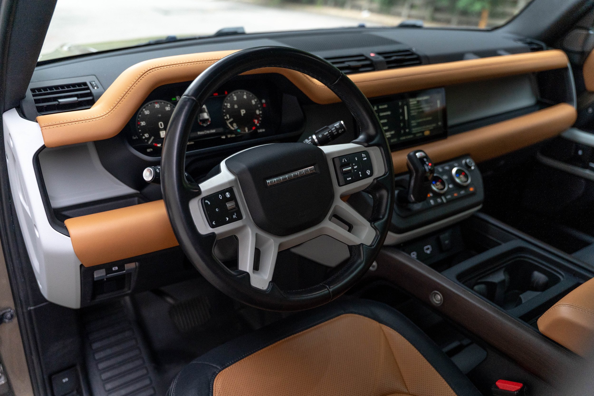 Used 2024 Land Rover Defender 110 X-Dynamic SE AWD/4WD image 3