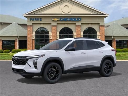 New 2026 Chevrolet Trax LT w/ Driver Confidence Package FWD image 3