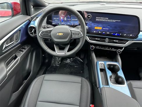 New 2026 Chevrolet Equinox EV LT image 17