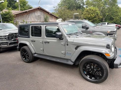 Used 2023 Jeep Wrangler Unlimited Sahara w/ Cold Weather Group AWD/4WD image 4
