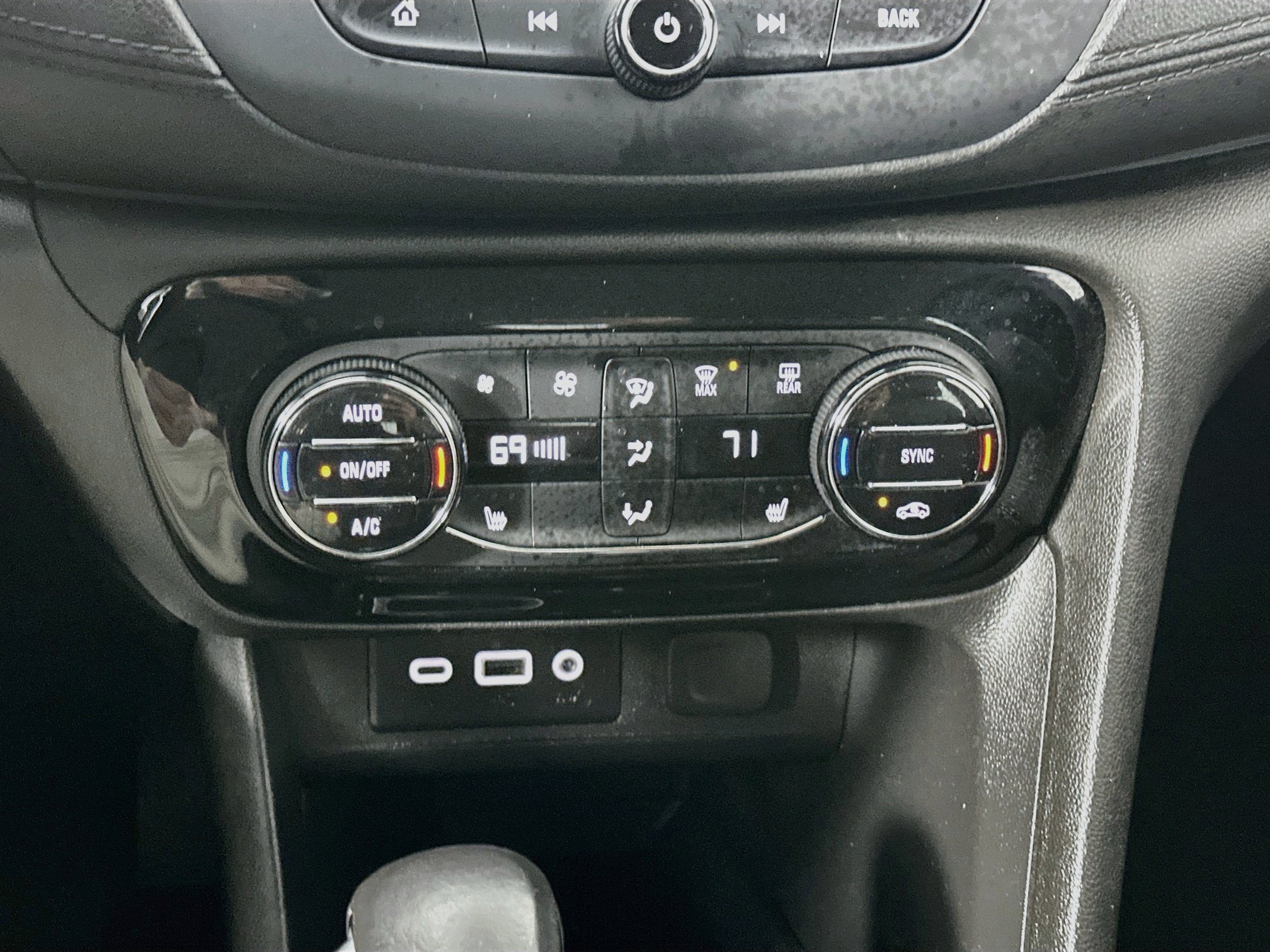 Used 2020 Buick Encore GX Select w/ Sport Touring Package FWD image 24