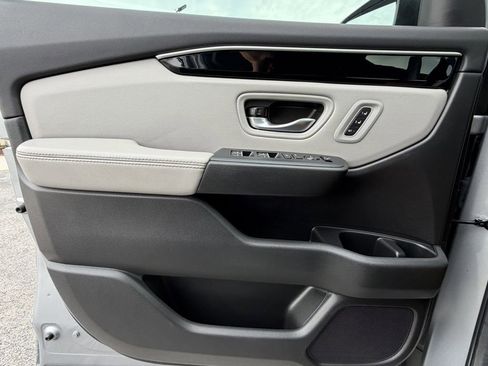 Used 2025 Honda Pilot EX-L image 21