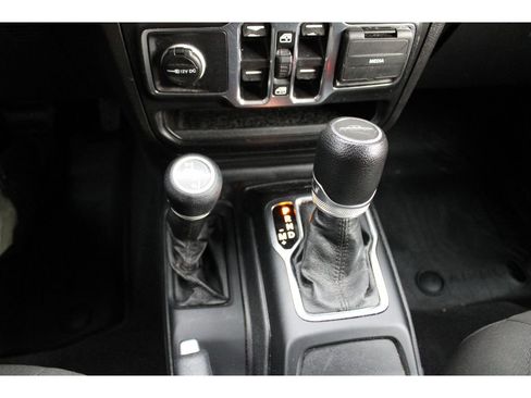 Certified 2021 Jeep Gladiator Willys image 25