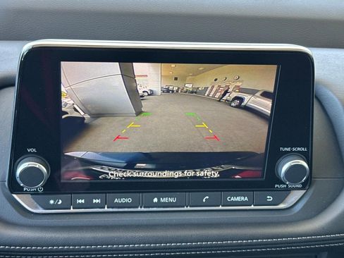 Used 2025 Nissan Rogue SV FWD image 22