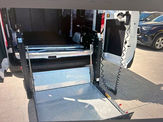 Used 2023 Ford E-Transit Medium Roof RWD image 15