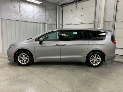 Used 2017 Chrysler Pacifica LX FWD image 22