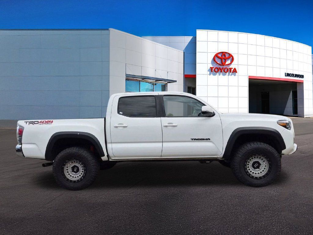 Used 2023 Toyota Tacoma TRD Off-Road w/ Black Out Package (TMS) AWD/4WD image 9