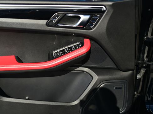 Used 2018 Porsche Macan S image 15