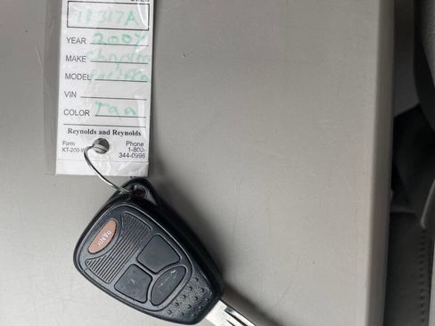 Used 2007 Chrysler Pacifica Limited image 37