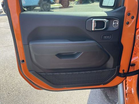 New 2025 Jeep Gladiator Sport w/ Premium Package AWD/4WD image 23