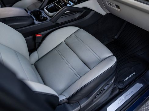 Certified 2025 Porsche Cayenne Coupe image 51