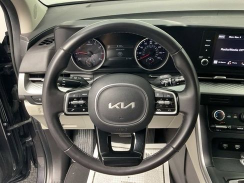 Used 2023 Kia Carnival LX image 15