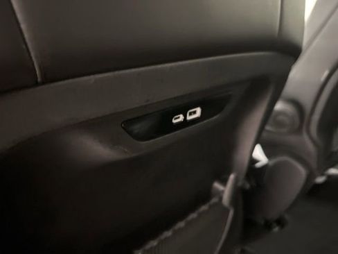 Used 2025 Chrysler Pacifica Select image 32