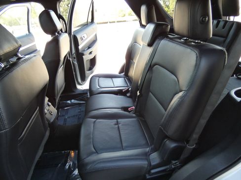 Used 2017 Ford Explorer XLT w/ Equipment Group 202A image 41