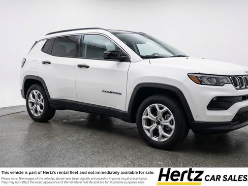Used 2025 Jeep Compass Latitude AWD/4WD image 1
