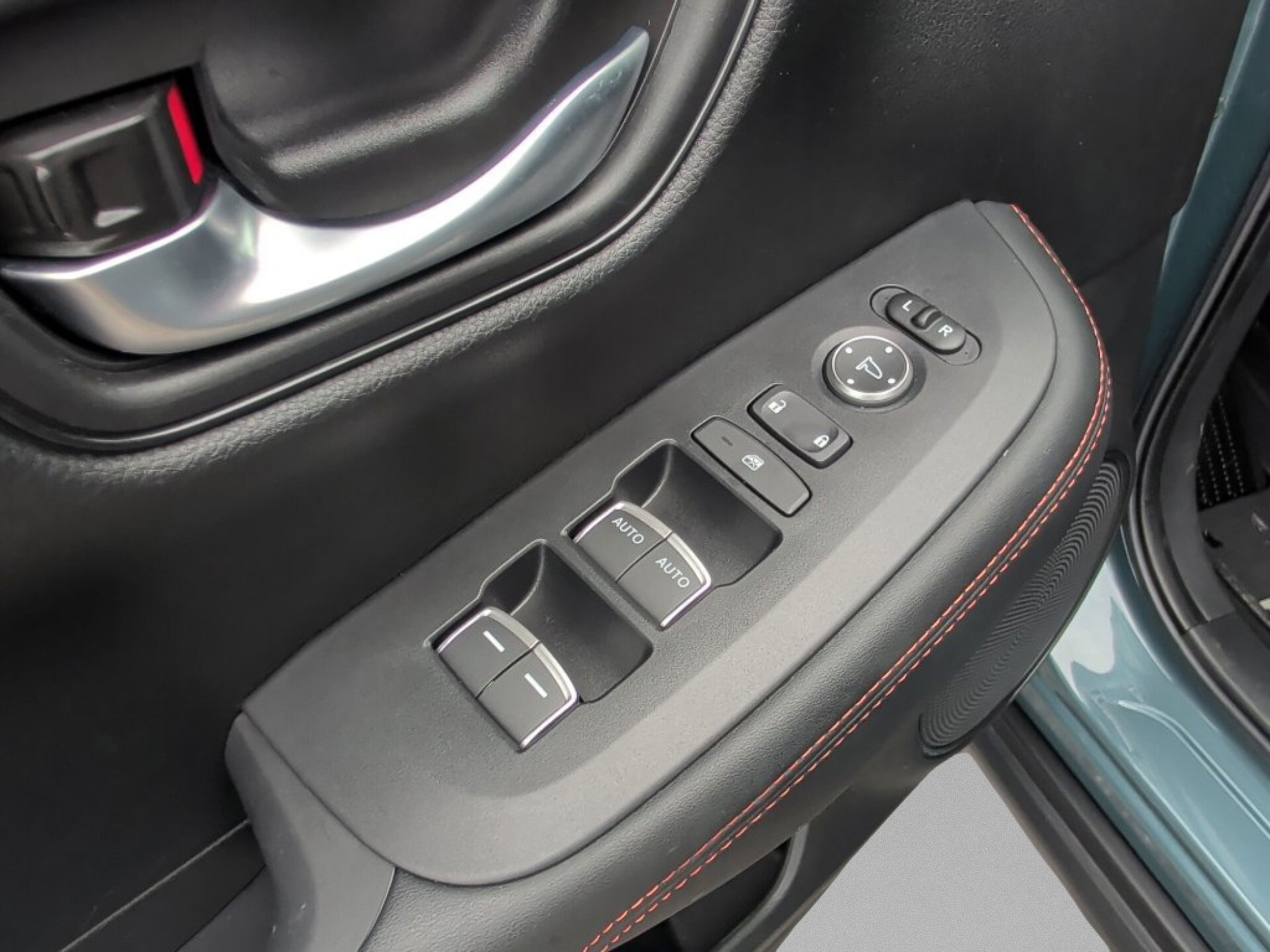Used 2025 Honda HR-V Sport image 16