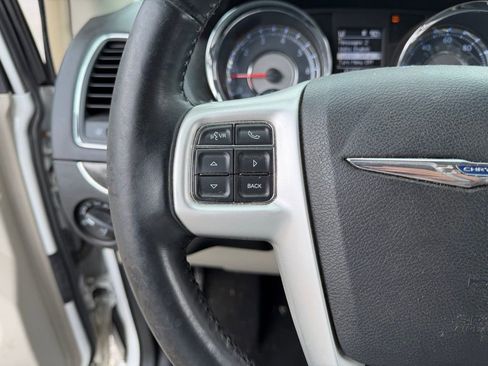 Used 2015 Chrysler Town & Country Touring FWD image 24